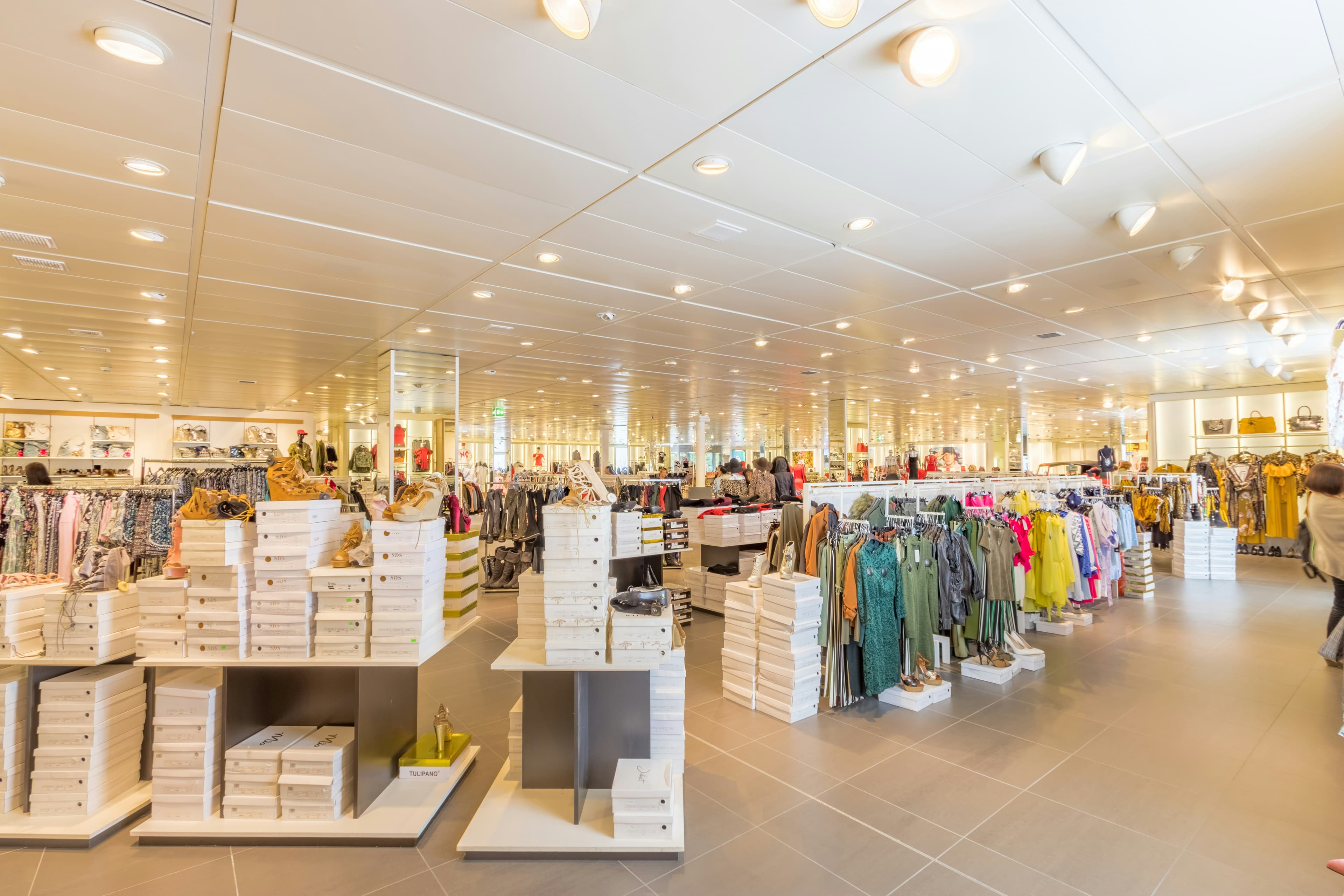 Grand opening of Courage Mode in Widnau. New outlet for clothes and shoes.
