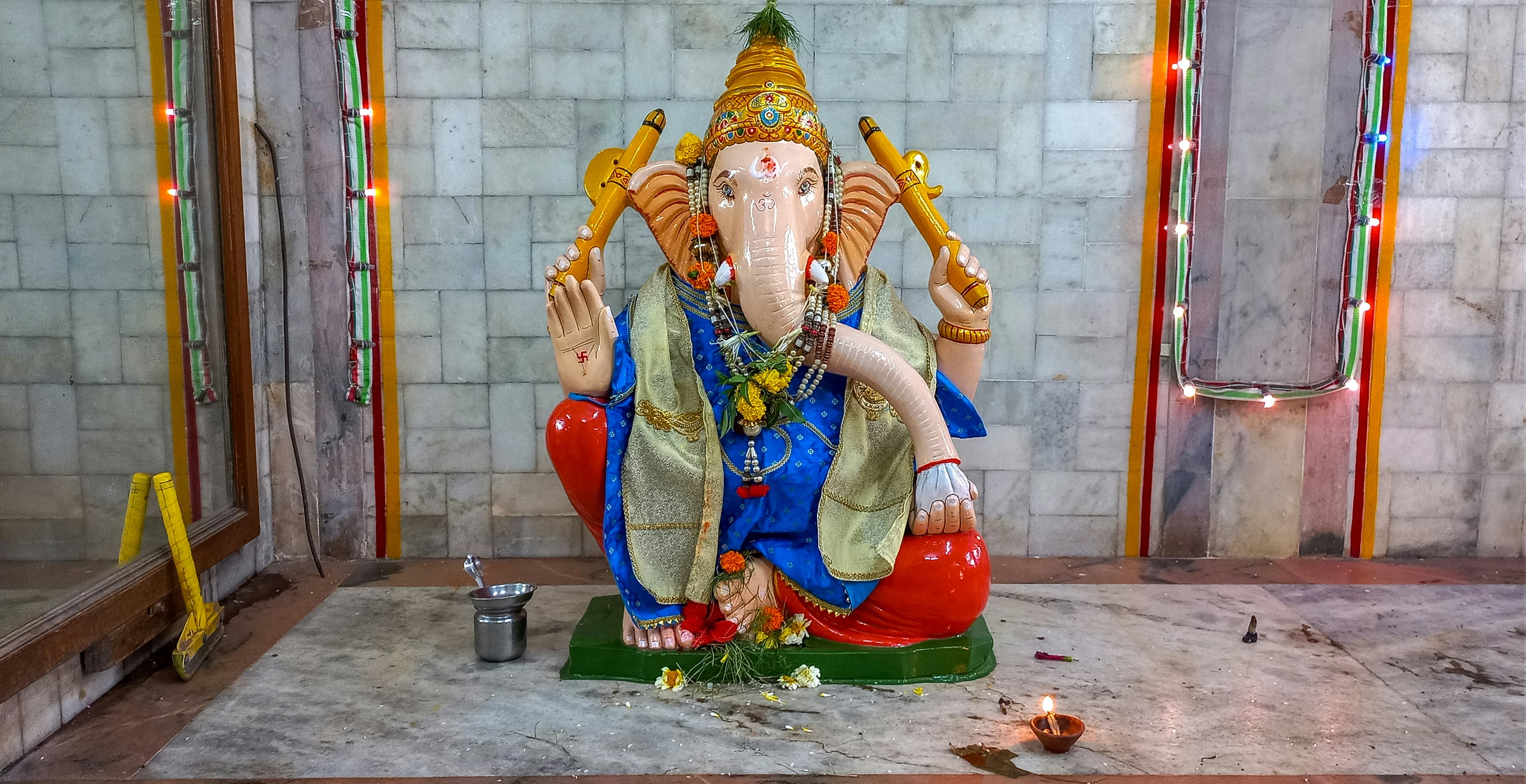 A beautiful idol of Lord Ganesha being worshipped at a Hindu Temple for the festival of Ganesh Chaturthi in Mumbai, India